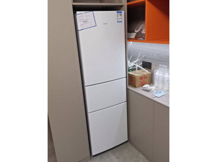 华凌冰箱218升三门冰箱二级能效节能低音三门三温低温补偿家用冷冻冷藏小冰箱（金色）BCD-218TH
