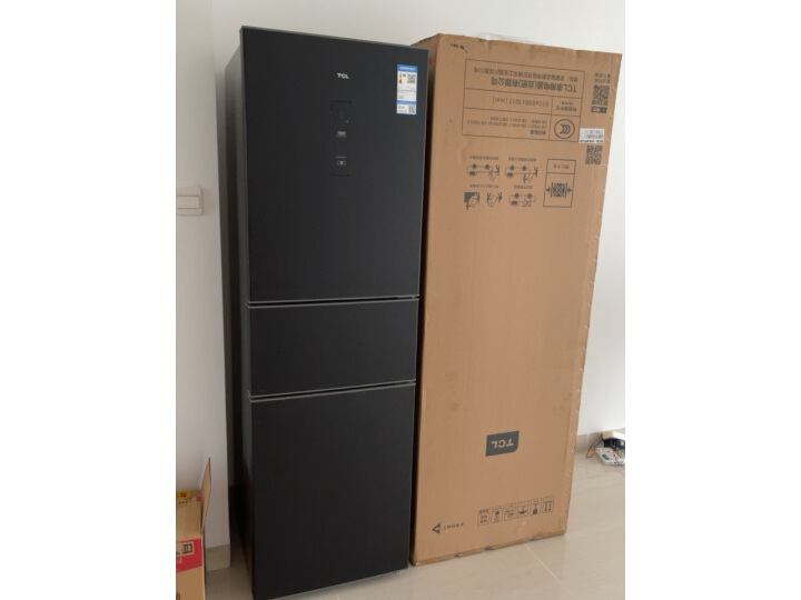 TCL 210升 风冷无霜三门冰箱  电脑控温 冰箱小型便捷 37分贝低音小冰箱 （典雅银） BCD-210TWZ50